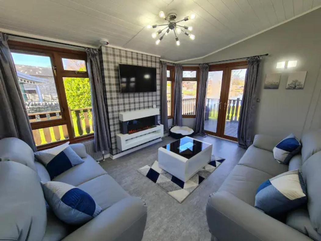 4 Bed Luxury Lodge With Hot Tub Near Lake District Warton Екстер'єр фото