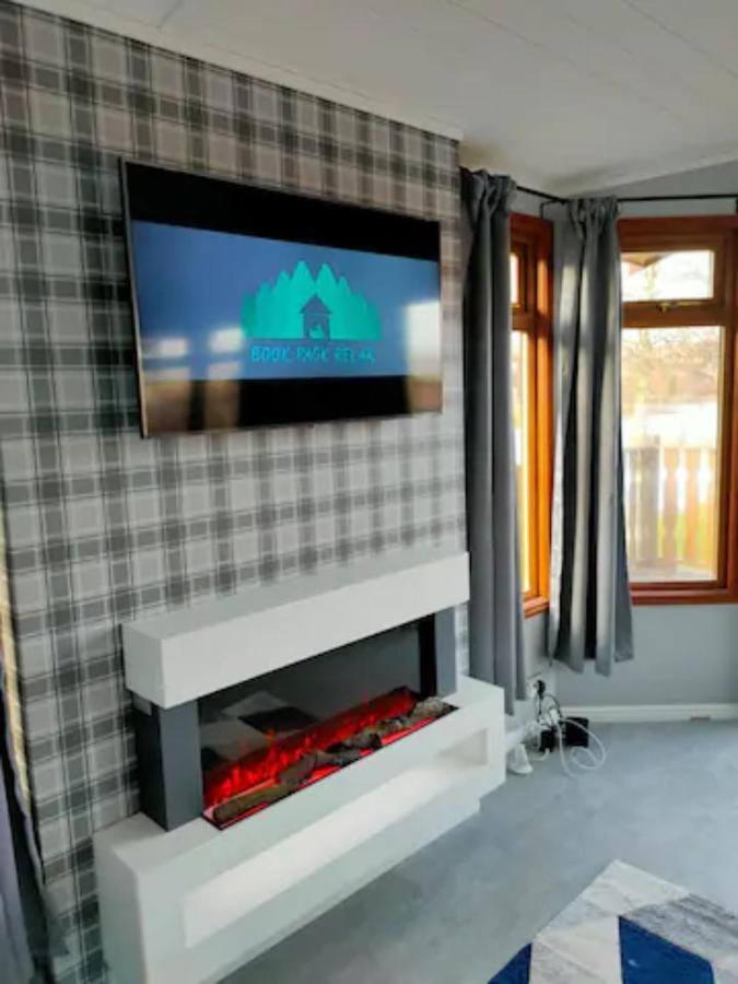 4 Bed Luxury Lodge With Hot Tub Near Lake District Warton Екстер'єр фото