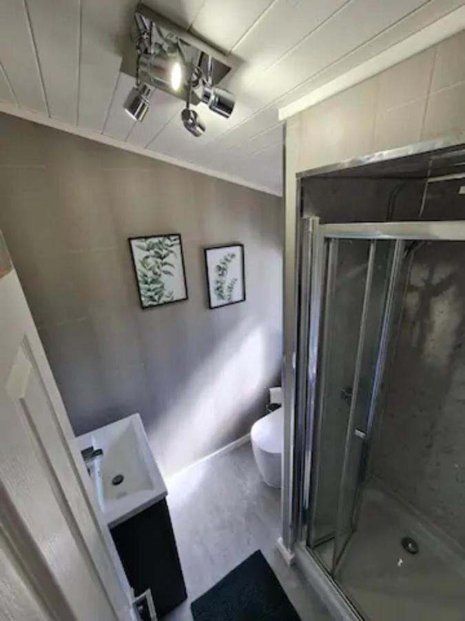 4 Bed Luxury Lodge With Hot Tub Near Lake District Warton Екстер'єр фото