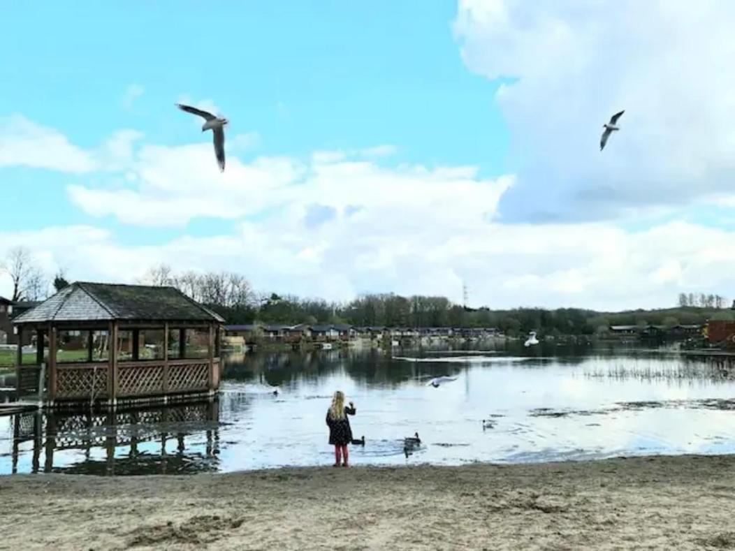4 Bed Luxury Lodge With Hot Tub Near Lake District Warton Екстер'єр фото
