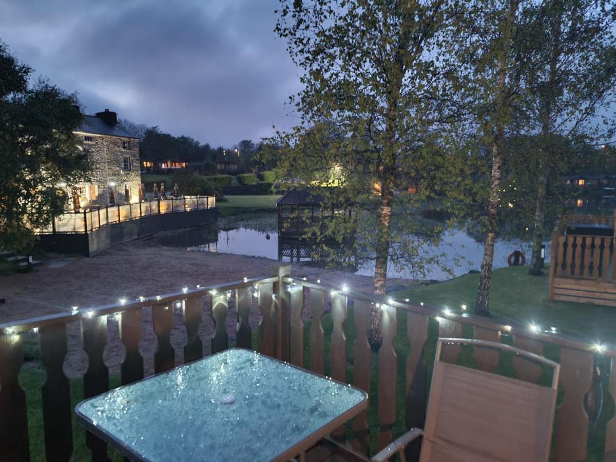 4 Bed Luxury Lodge With Hot Tub Near Lake District Warton Екстер'єр фото