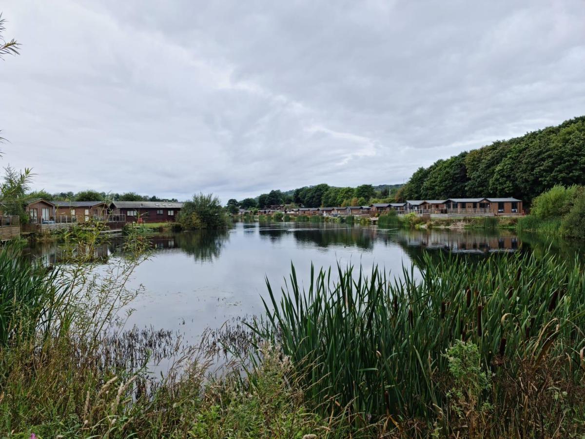 4 Bed Luxury Lodge With Hot Tub Near Lake District Warton Екстер'єр фото
